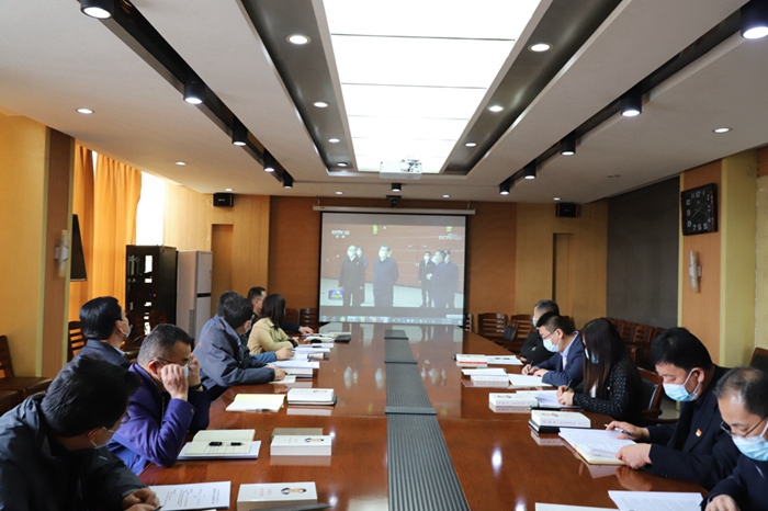 太平煤矿组织召开党委理论学习中心组集中学习会议 (3).JPG