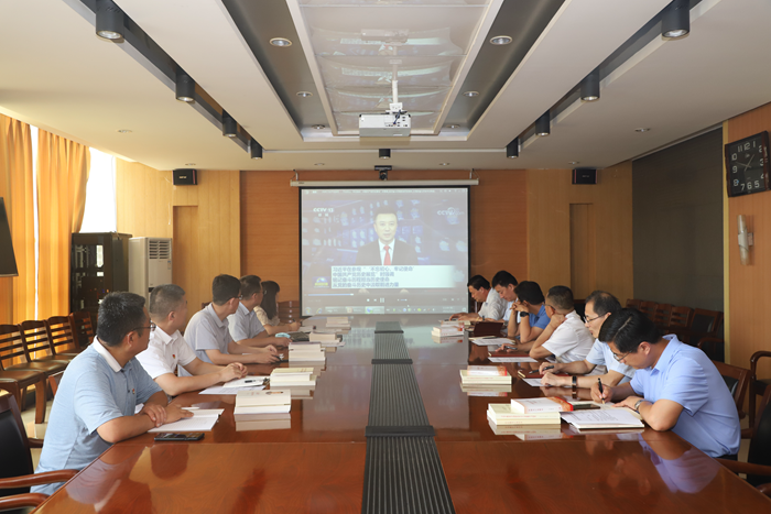 太平煤矿党委理论学习中心组召开“党的十八大以来的历史”专题学习研讨会.png